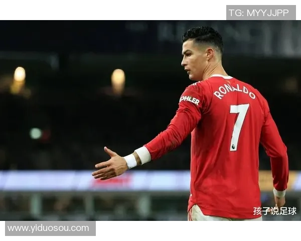 银色十字象征的足球巨星是谁 揭秘背后的传奇故事与成就